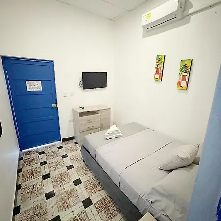 Casa 1811 Hostal *