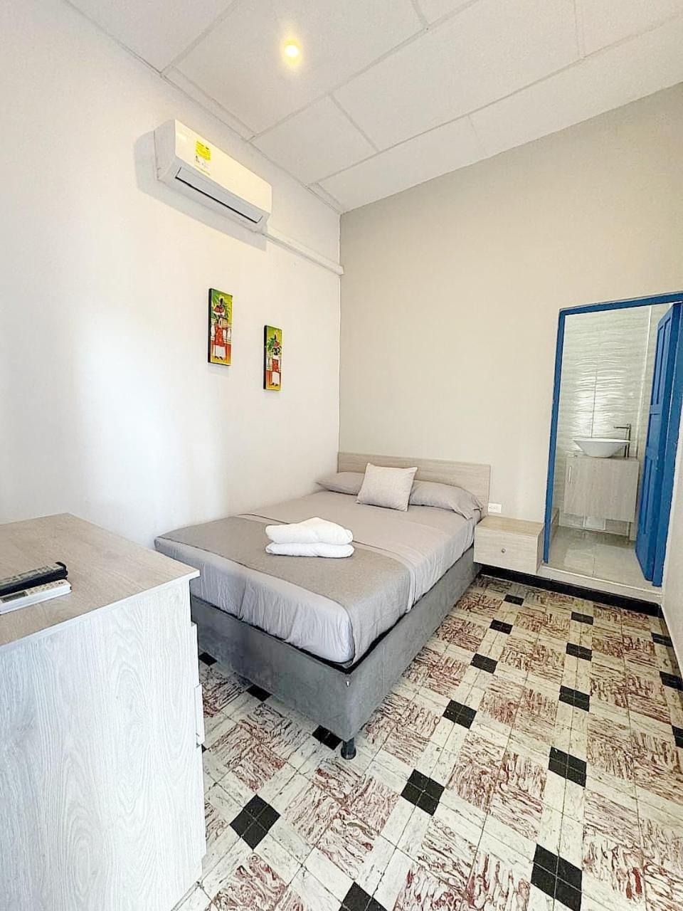 1811 Hostal *