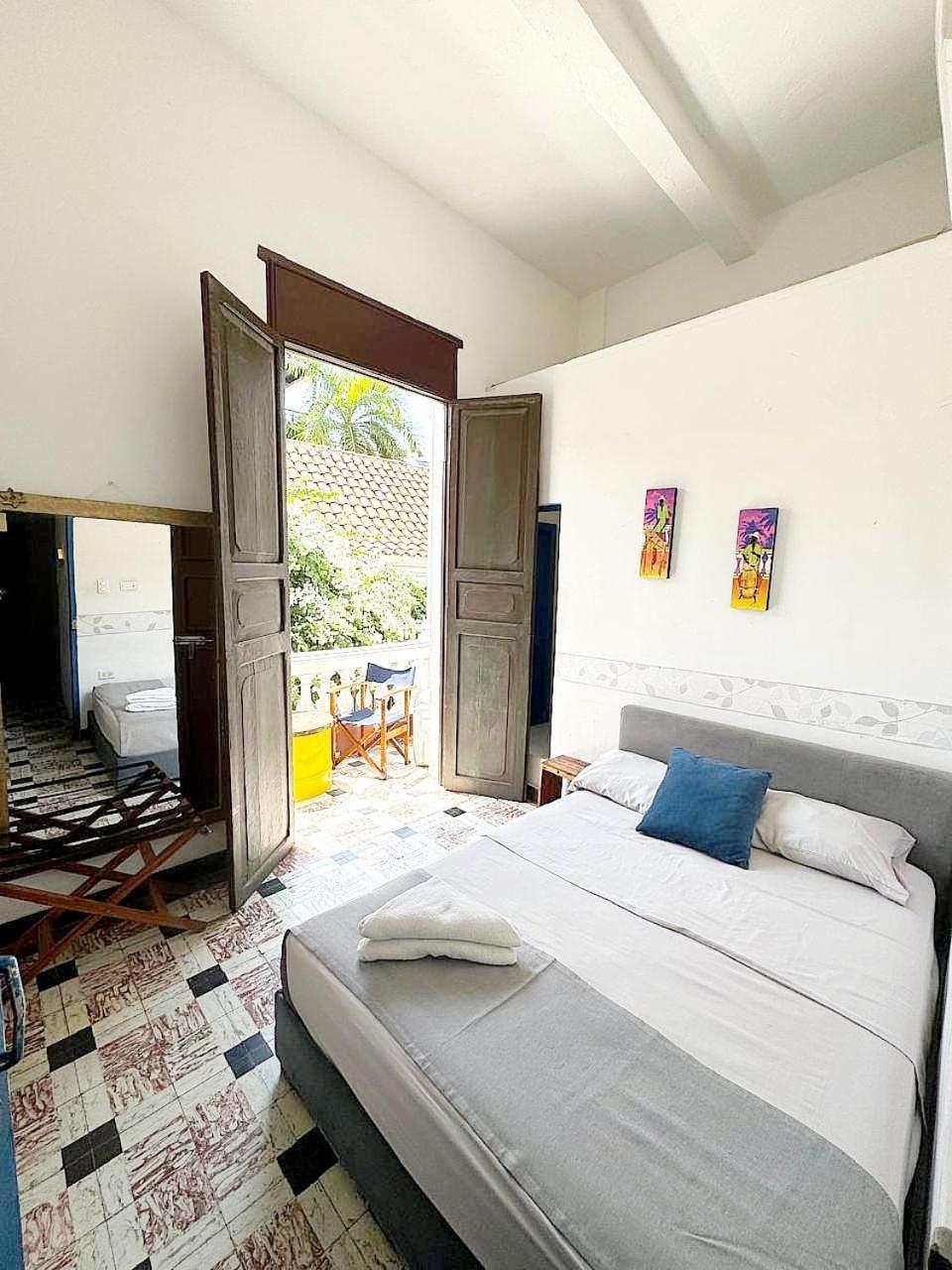 Hostal 1811 *